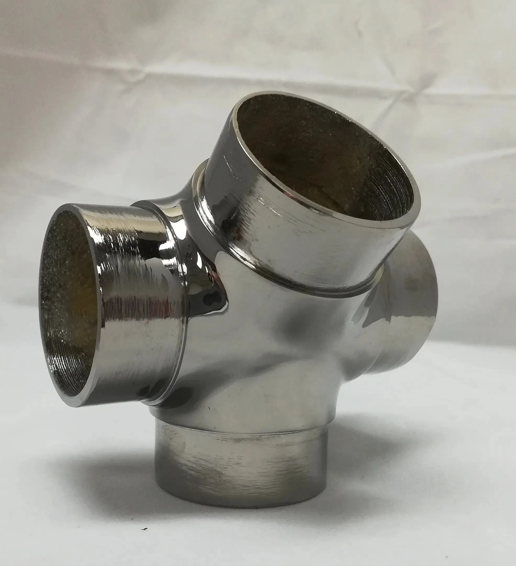 Flush 135° Side Outlet Tee for 1-1/2" Tubing