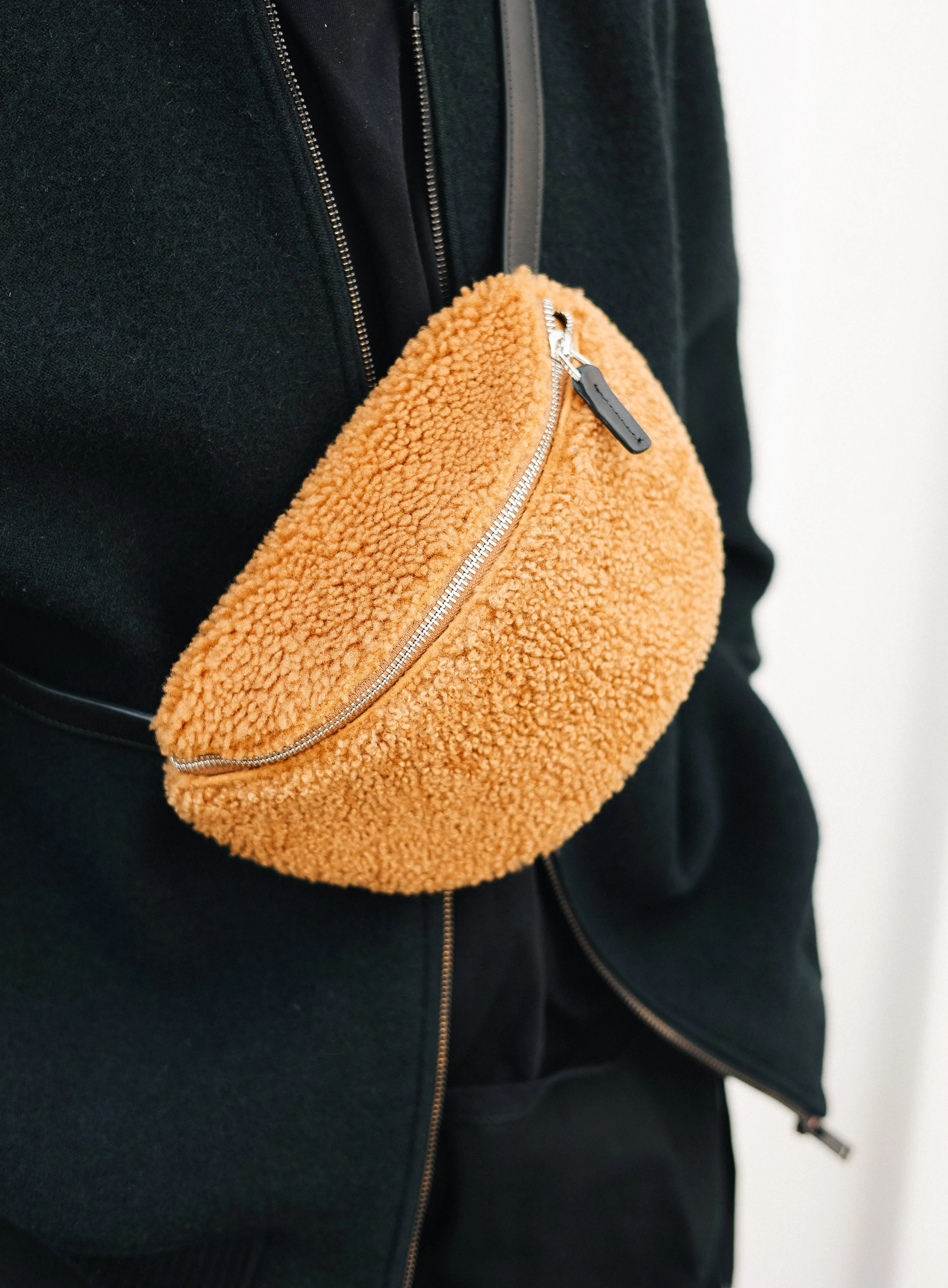 Hip Bag Can Shearling Caramel